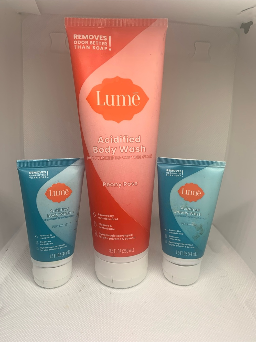 Lume Acidified Body Wash - Peony Rose (8.5 Oz) and 2 mini unscented 1.5 Oz
